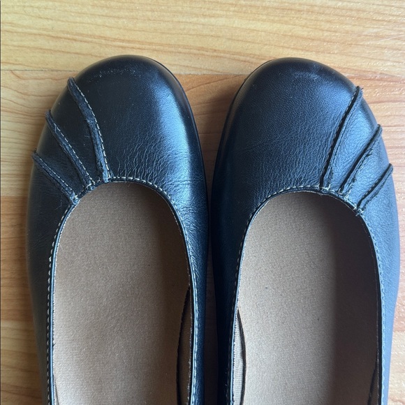 Clarks Black Leather Flats Size 7 Comfort Slip-On Work Shoes - Picture 8 of 8